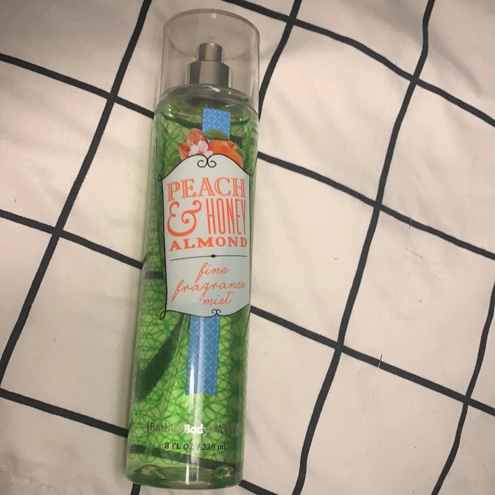Bath and body Works peach and honey almond  spray